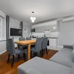 Nowy Swiat 29 By Homeprime Lägenhet
